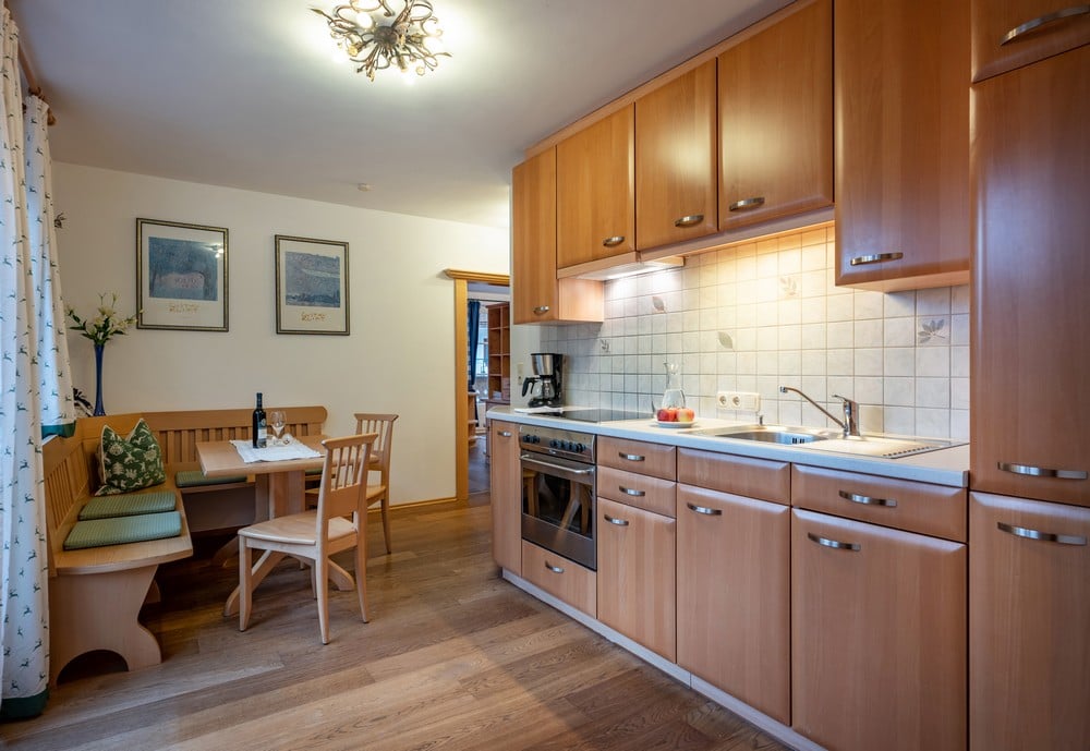 Apartment im Försterhaus, Maisonette Wohnzimmer mit Küche