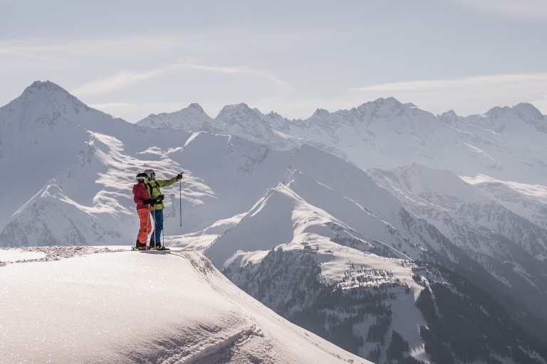 Skifahrer über Mayrhofen